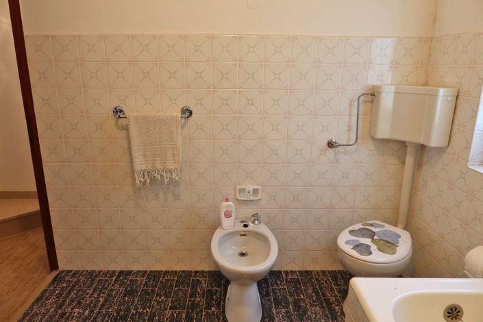 Image No.25-2 Bed Property for sale