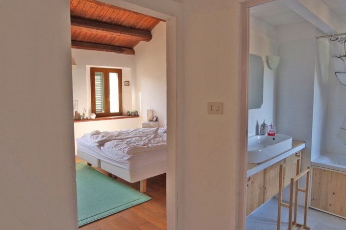 Image No.18-3 Bed Village House for sale