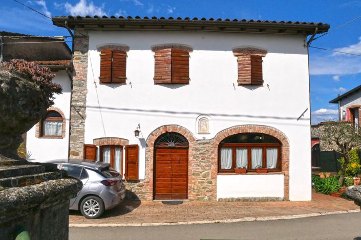 Image No.11-3 Bed Property for sale