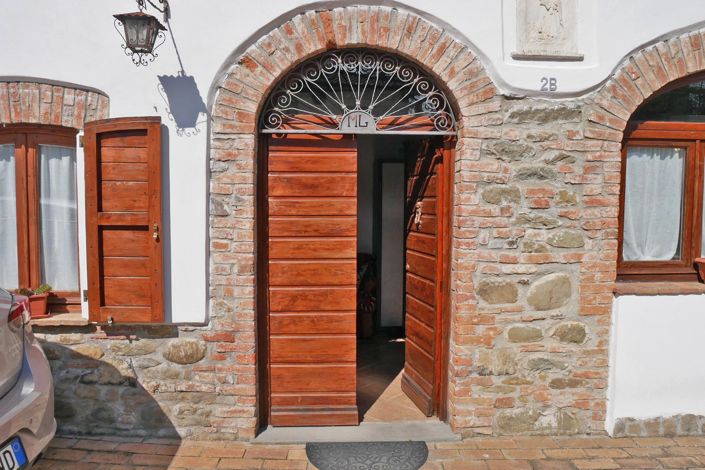 Image No.12-3 Bed Property for sale