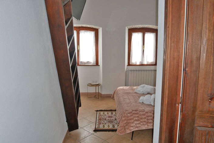 Image No.45-3 Bed Property for sale