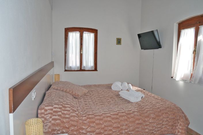 Image No.53-3 Bed Property for sale