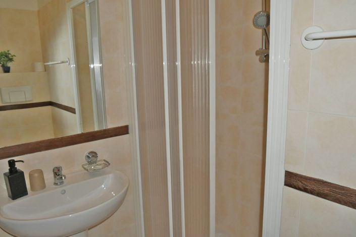 Image No.56-3 Bed Property for sale