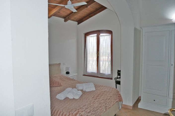 Image No.57-3 Bed Property for sale