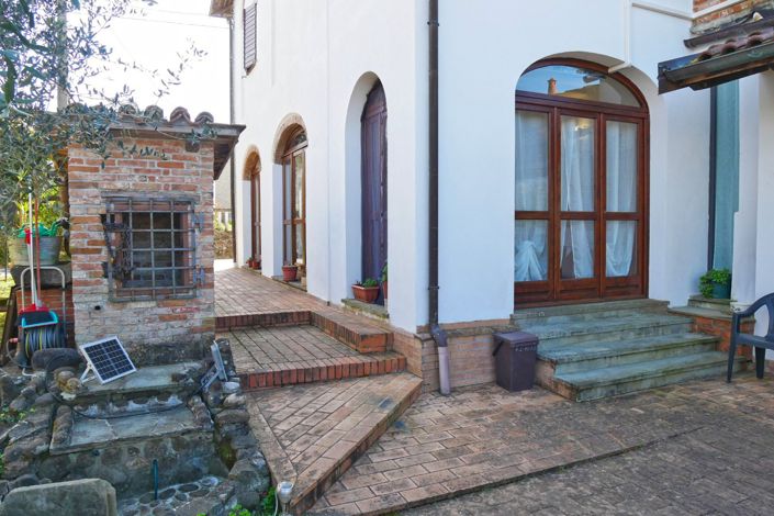 Image No.9-3 Bed Property for sale