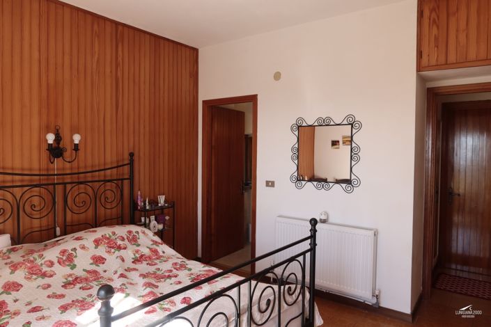 Image No.24-4 Bed Property for sale