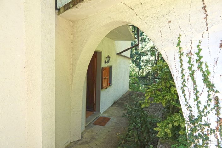 Image No.4-4 Bed Property for sale