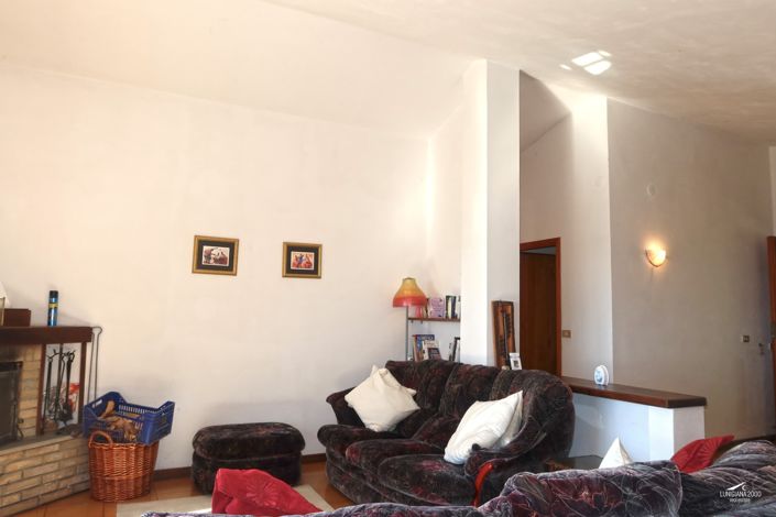 Image No.40-4 Bed Property for sale