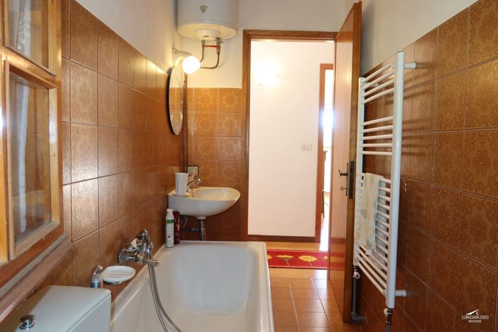 Image No.60-4 Bed Property for sale