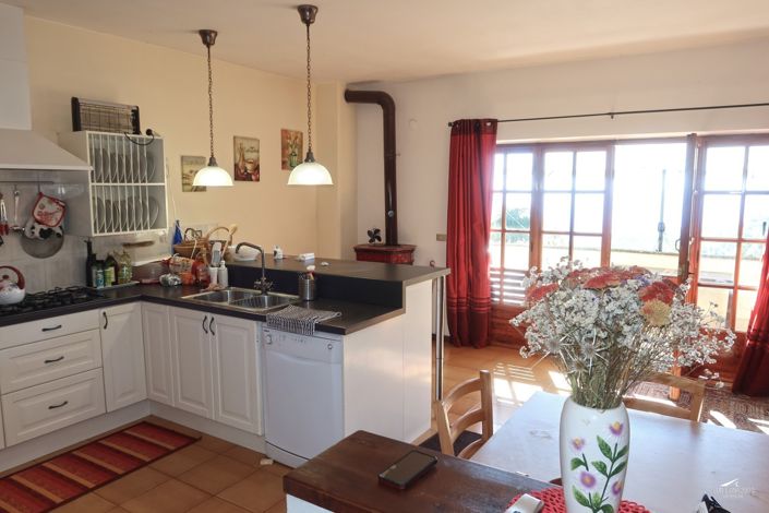 Image No.8-4 Bed Property for sale