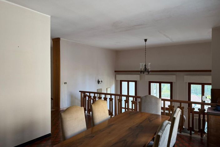 Image No.10-3 Bed Property for sale