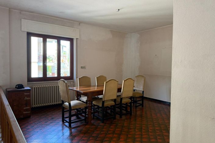 Image No.12-3 Bed Property for sale