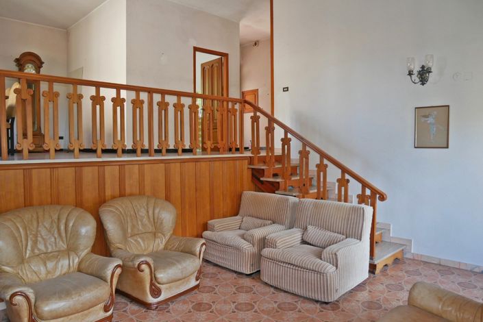 Image No.19-3 Bed Property for sale