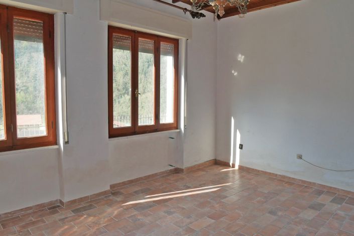 Image No.40-3 Bed Property for sale