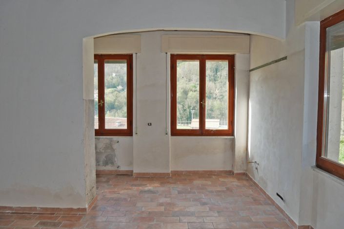 Image No.44-3 Bed Property for sale