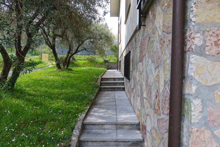 Image No.17-2 Bed Property for sale