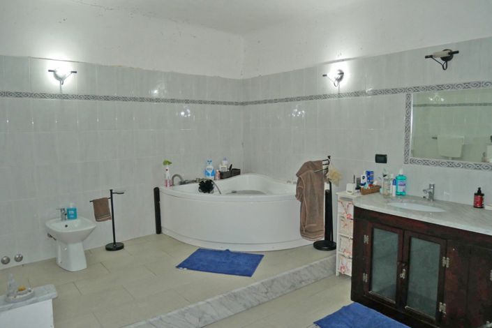 Image No.19-4 Bed Property for sale