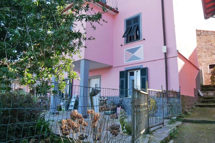 Image No.2-4 Bed Property for sale