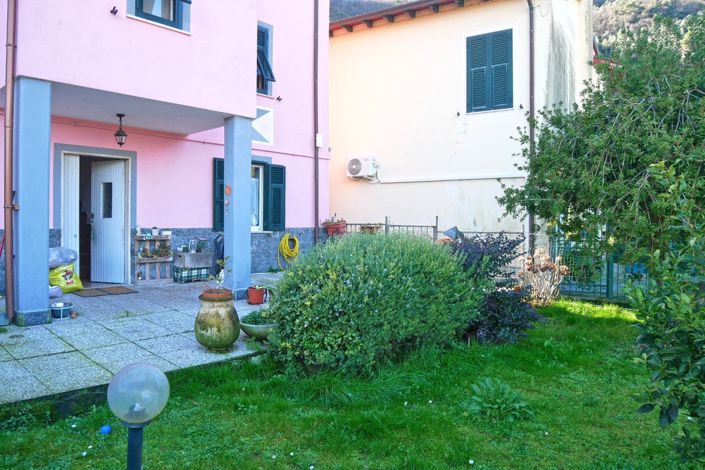 Image No.4-4 Bed Property for sale