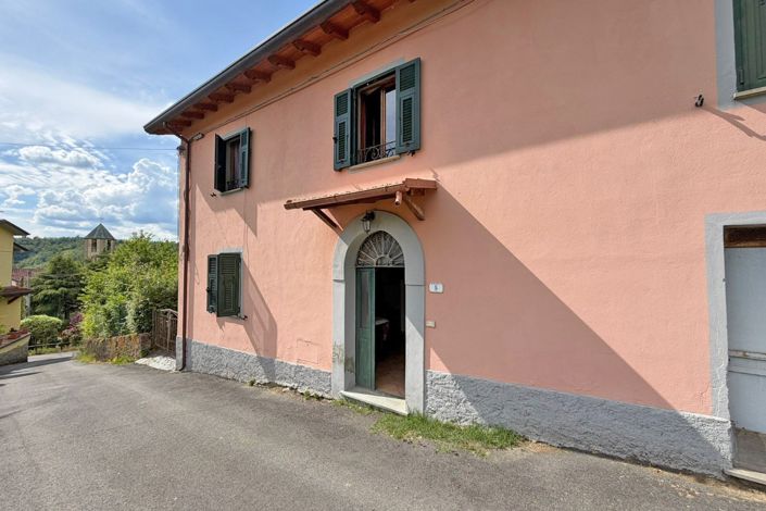 Image No.2-Propriété de 3 chambres à vendre à Fivizzano