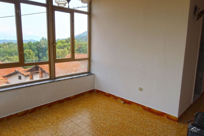 Image No.12-3 Bed Property for sale
