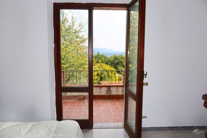 Image No.19-3 Bed Property for sale