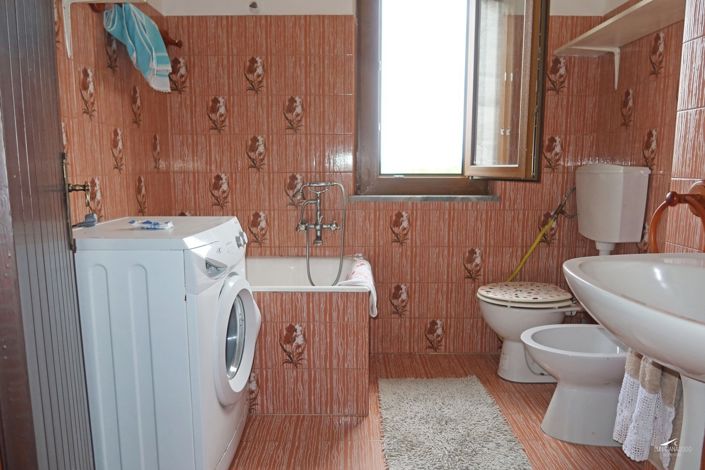 Image No.37-3 Bed Property for sale