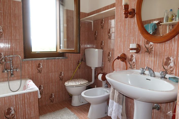 Image No.38-3 Bed Property for sale