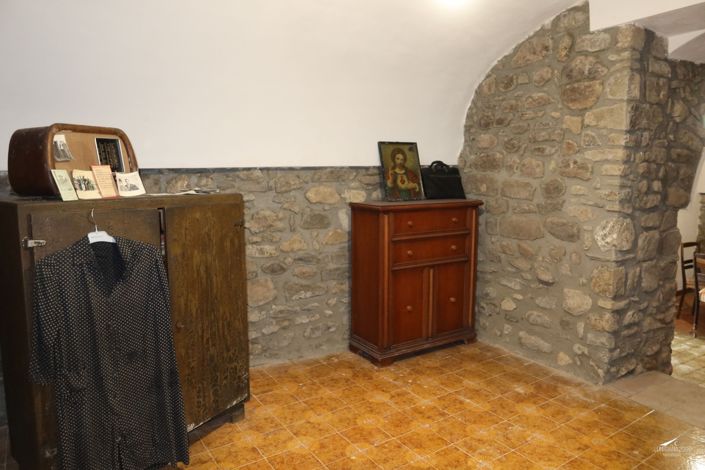Image No.44-3 Bed Property for sale