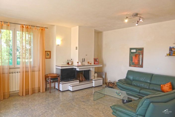 Image No.17-2 Bed Property for sale