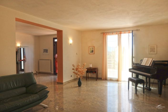 Image No.18-2 Bed Property for sale
