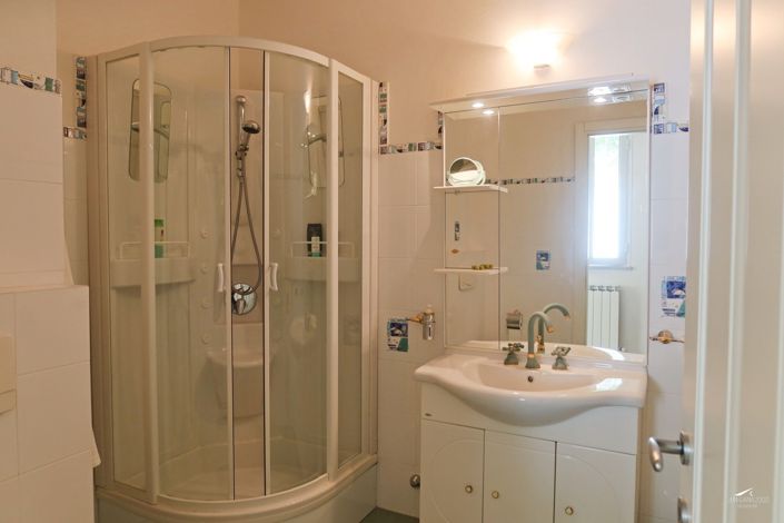 Image No.30-2 Bed Property for sale
