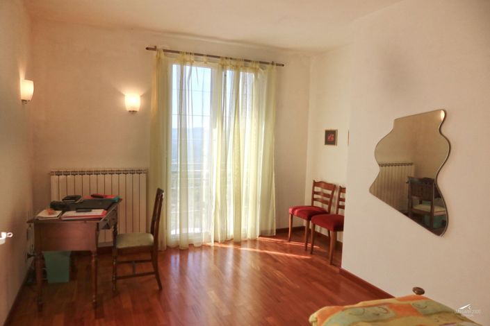 Image No.35-2 Bed Property for sale
