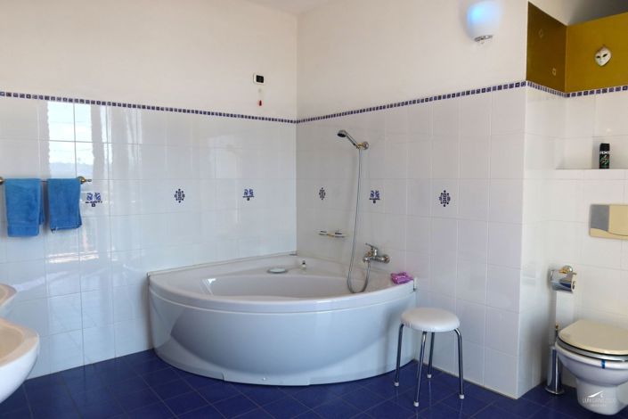 Image No.50-2 Bed Property for sale