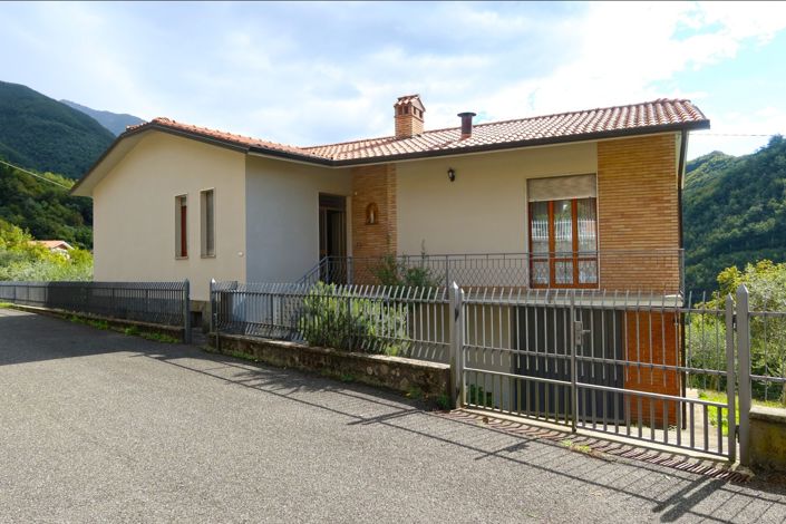 Image No.2-Propriété de 2 chambres à vendre à Bagnone