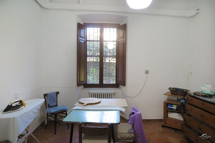 Image No.11-9 Bed Property for sale