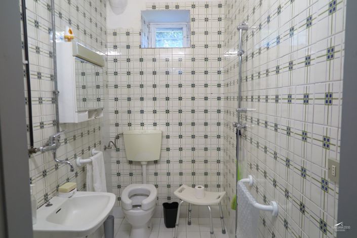 Image No.12-9 Bed Property for sale