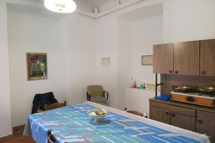 Image No.16-9 Bed Property for sale