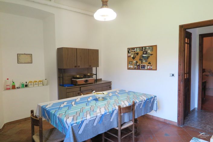 Image No.17-9 Bed Property for sale