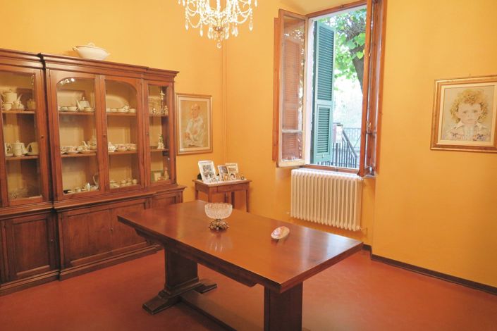 Image No.25-9 Bed Property for sale