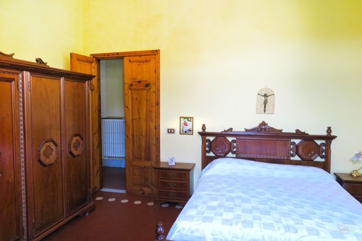 Image No.31-9 Bed Property for sale