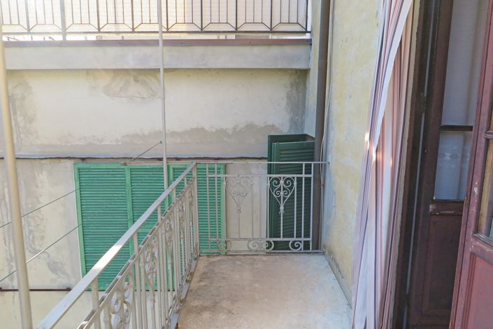 Image No.33-9 Bed Property for sale