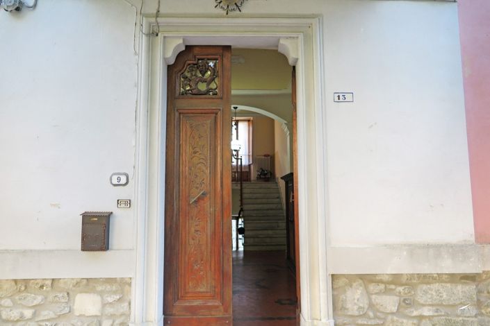 Image No.4-9 Bed Property for sale