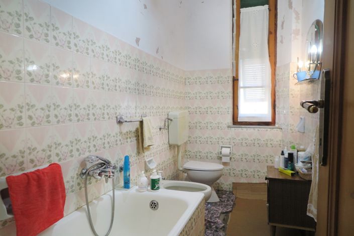 Image No.44-9 Bed Property for sale