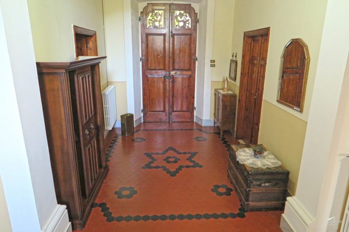Image No.5-9 Bed Property for sale