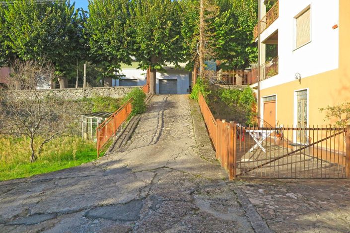 Image No.54-9 Bed Property for sale