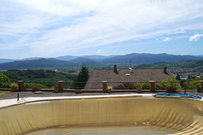 Image No.10-3 Bed Property for sale