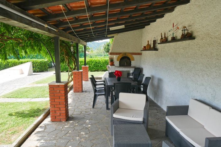 Image No.12-3 Bed Property for sale