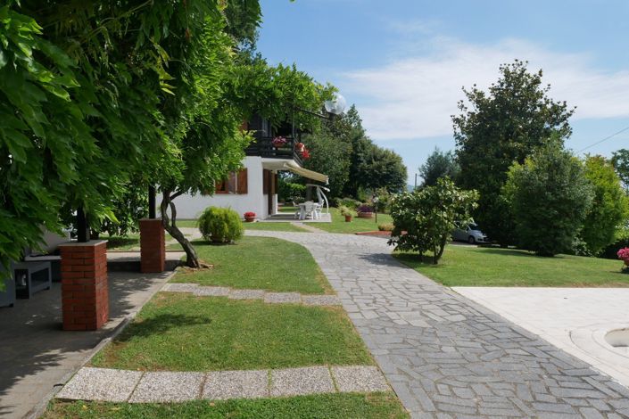 Image No.17-3 Bed Property for sale