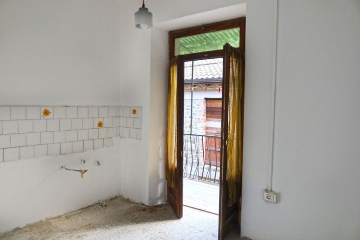 Image No.18-2 Bed Property for sale